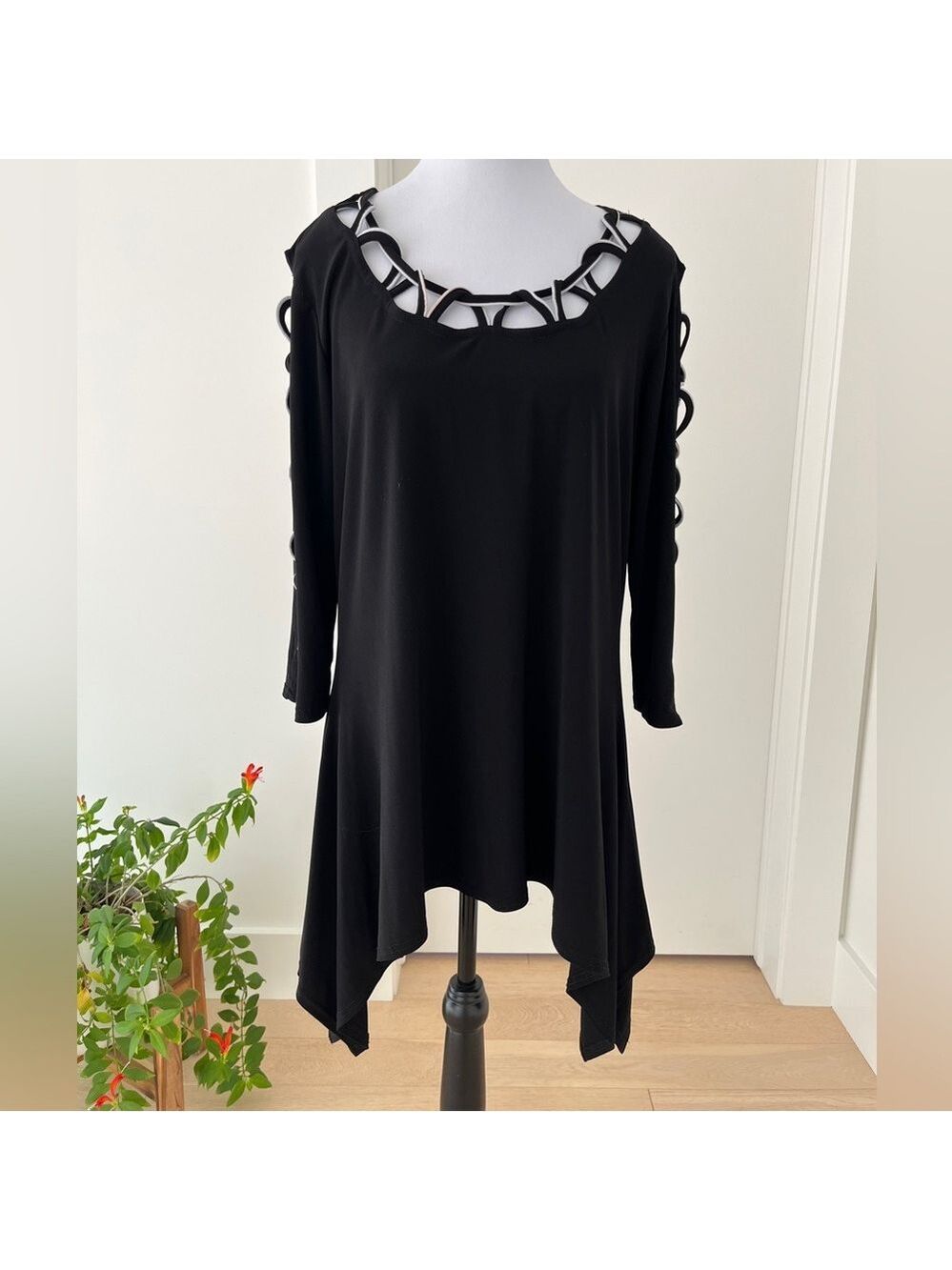 JOSEPH RIBKOFF Scoop Neck 3/4 Sleeve Tunic Open Weave Sleeve Neckline Travel